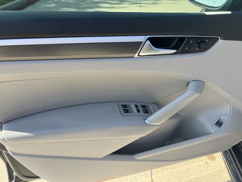 Used 2018 Volkswagen Passat 2.0T R-Line image 13