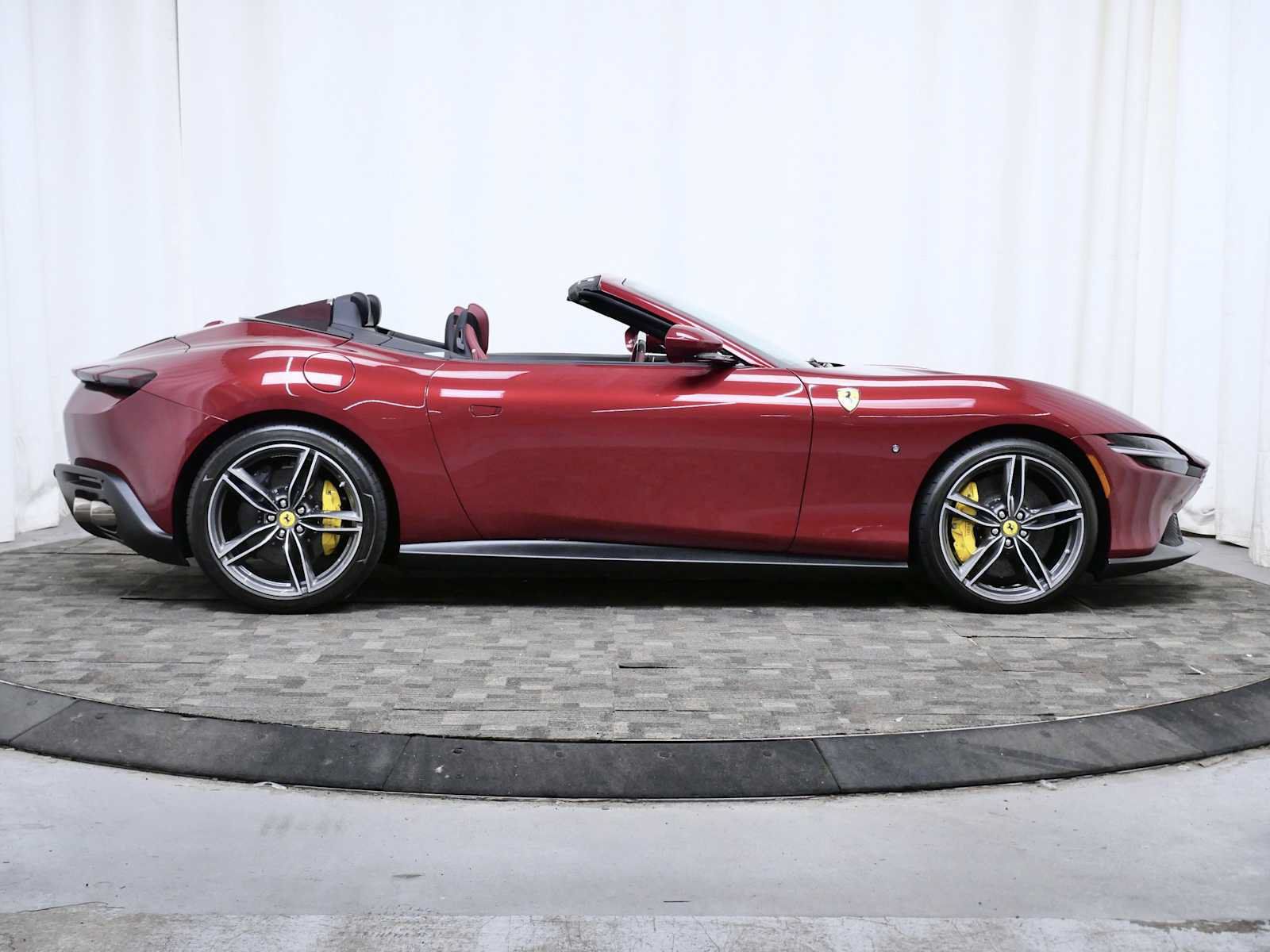 Certified 2025 Ferrari Roma Spider RWD image 9