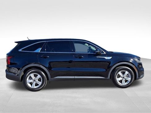 Used 2023 Kia Sorento LX image 8