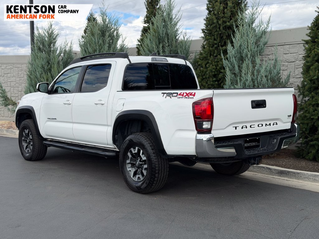 Used 2018 Toyota Tacoma TRD Off-Road AWD/4WD image 4