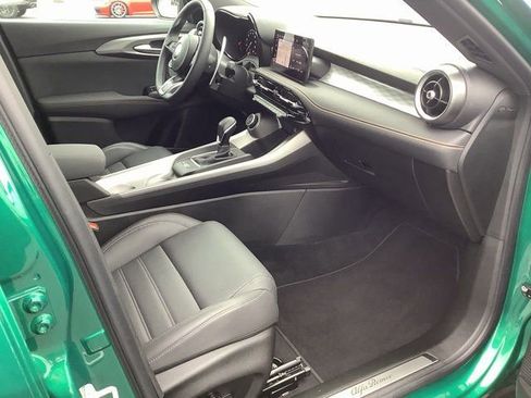 Used 2025 Alfa Romeo Tonale w/ Premium Package image 36