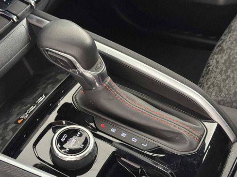 Used 2024 Chevrolet Colorado Z71 w/ Z71 Convenience Package 2 image 30