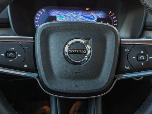 Used 2025 Volvo XC40 B5 Core image 34