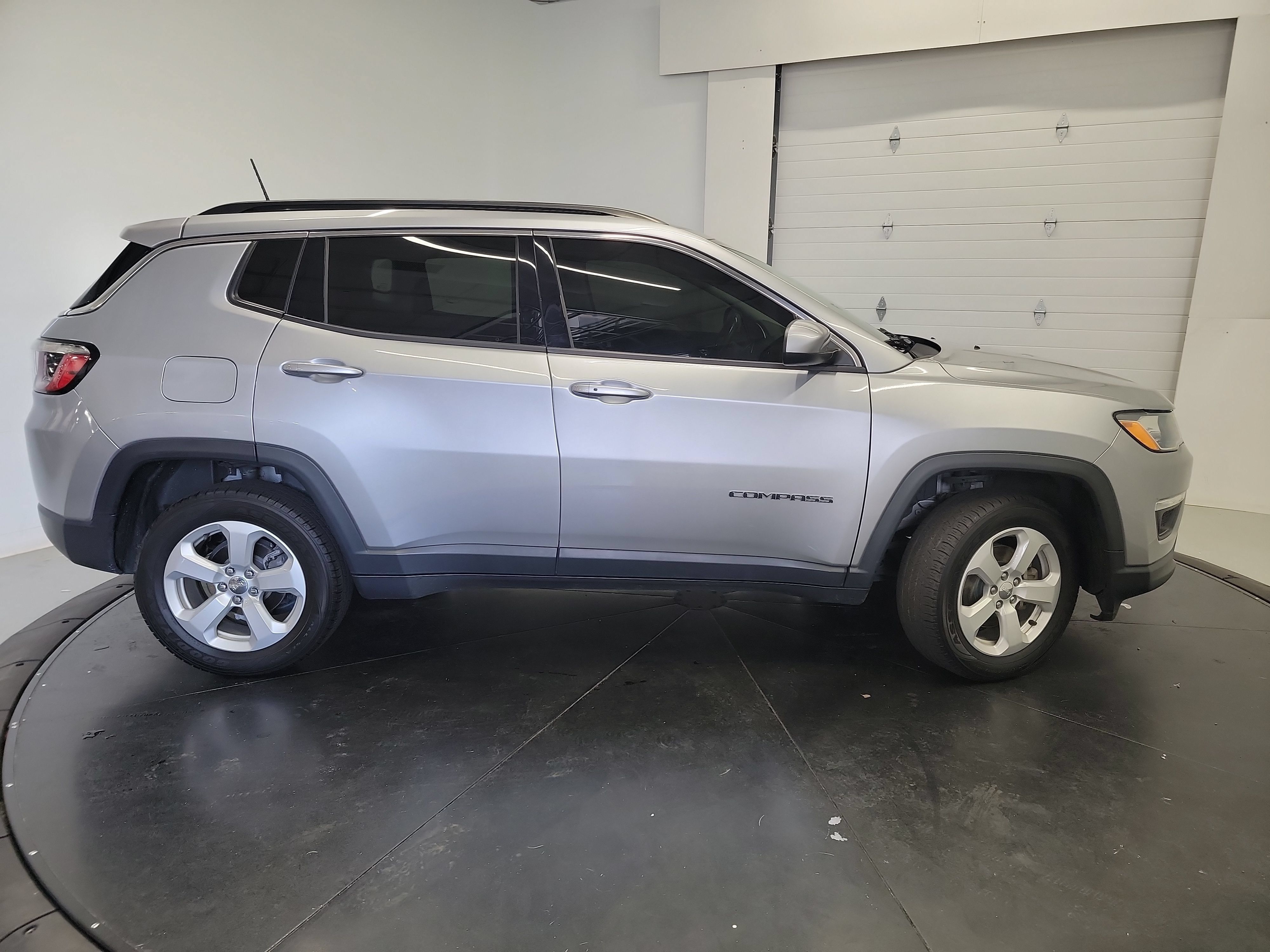 Used 2021 Jeep Compass Latitude w/ Convenience Group AWD/4WD image 11