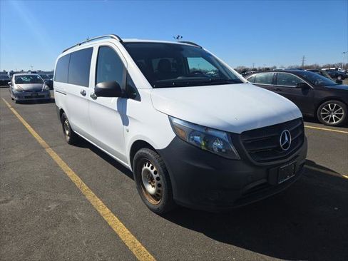 Used 2016 Mercedes-Benz Metris Passenger image 4