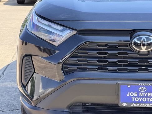 Used 2025 Toyota RAV4 XLE FWD image 5