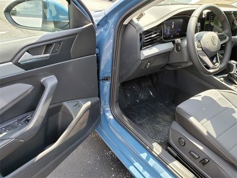 New 2025 Volkswagen Jetta SE image 6