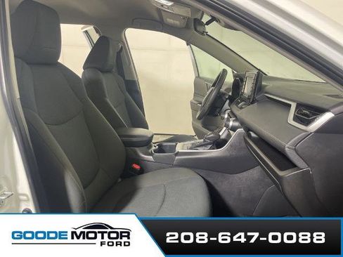 Used 2022 Toyota RAV4 LE image 22
