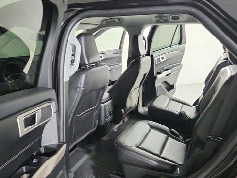 Used 2023 Ford Explorer XLT w/ Equipment Group 202A AWD/4WD image 16