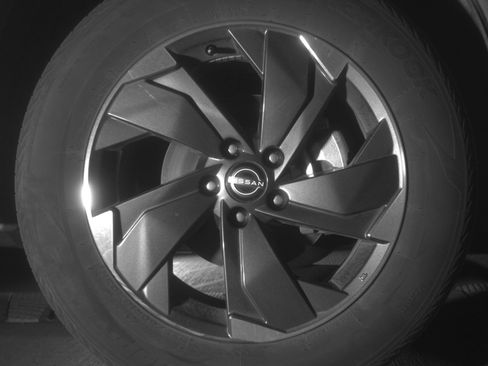 Used 2025 Nissan Rogue SV AWD/4WD image 13