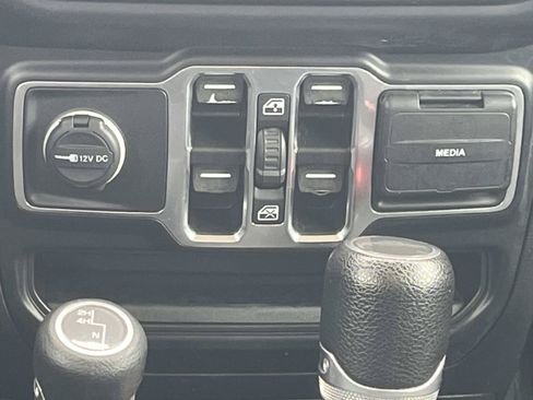 Used 2022 Jeep Gladiator Sport AWD/4WD image 19