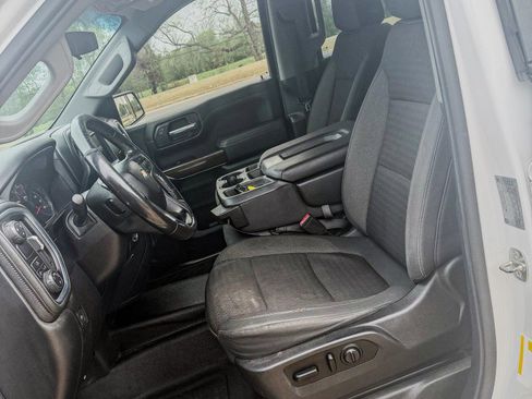 Used 2019 Chevrolet Silverado 1500 LT w/ Convenience Package image 8