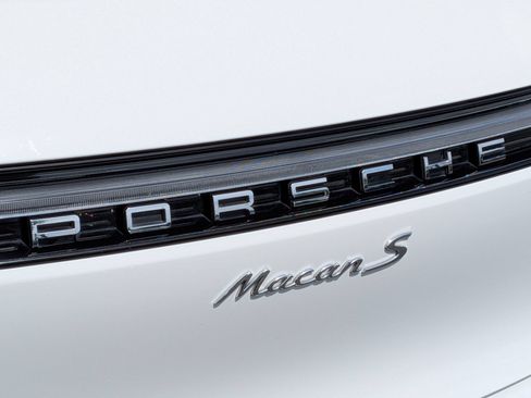 Certified 2024 Porsche Macan S AWD/4WD image 29