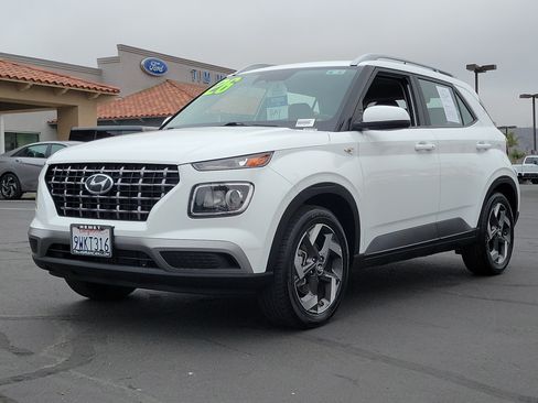 Certified 2026 Hyundai Venue SEL FWD image 5