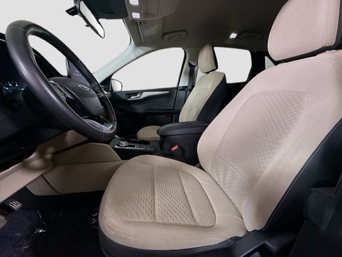 Used 2021 Ford Escape SE w/ Cold Weather Package image 22