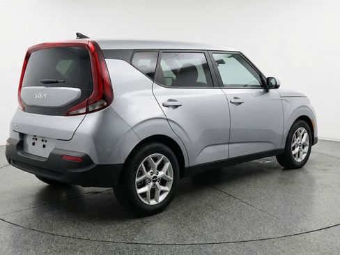 Used 2025 Kia Soul LX w/ LX Technology Package FWD image 9