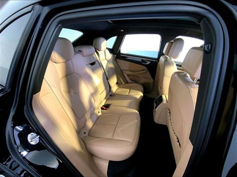 Certified 2023 Porsche Macan AWD/4WD image 23