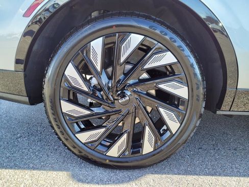 Used 2025 Lincoln Nautilus Reserve w/ Jet Appearance Package image 4