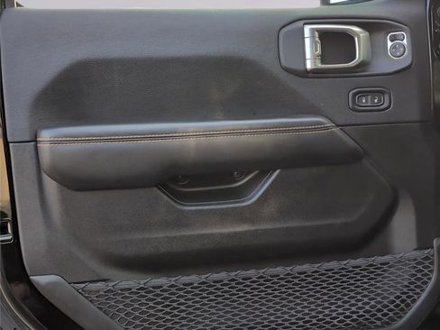 Used 2025 Jeep Wrangler Unlimited Sahara AWD/4WD image 15