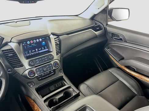 Used 2019 Chevrolet Suburban Premier AWD/4WD image 25