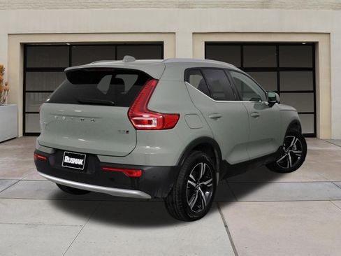Certified 2025 Volvo XC40 B5 Core image 4