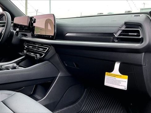 New 2026 Chevrolet Traverse LT w/ Sun and Wheel Package image 9