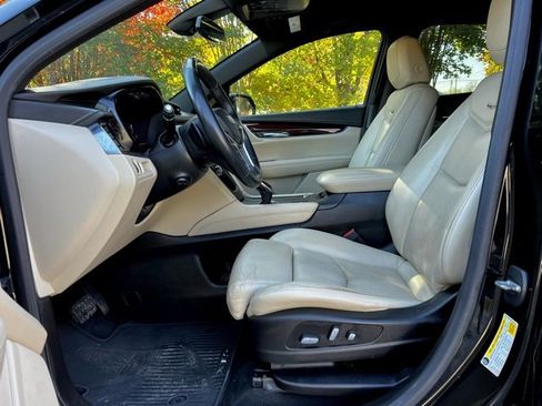 Used 2017 Cadillac XT5 Luxury w/ Driver Awareness Package image 13