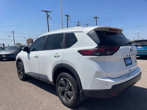 Certified 2024 Nissan Rogue SV w/ SV Premium Package FWD image 5
