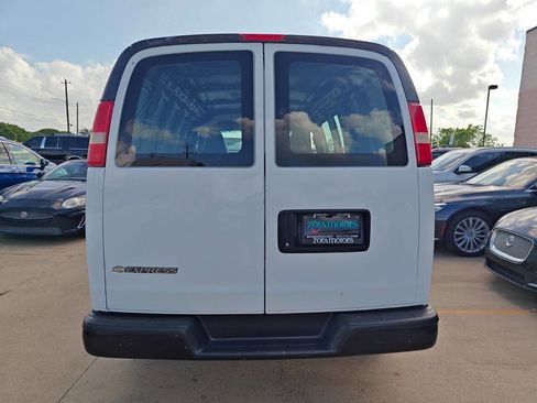 Used 2017 Chevrolet Express 2500 RWD image 6