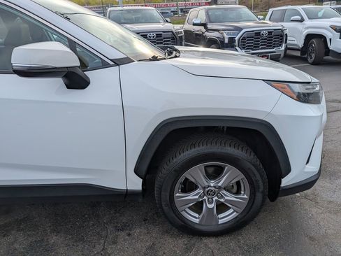Used 2022 Toyota RAV4 XLE w/ Convenience Package AWD/4WD image 10