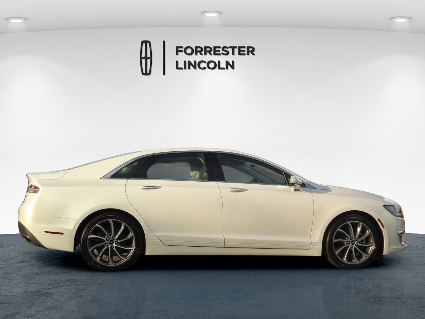 Used 2019 Lincoln MKZ Reserve w/ Reserve Plus Package FWD image 2
