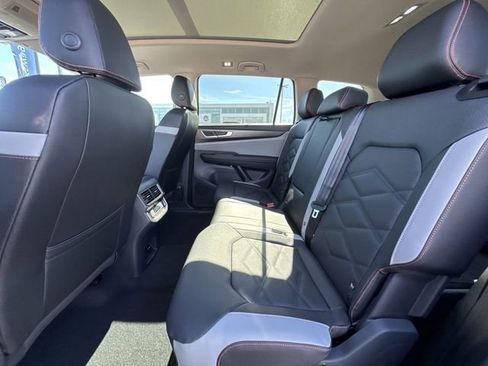 New 2026 Volkswagen Atlas Peak Edition AWD/4WD image 9
