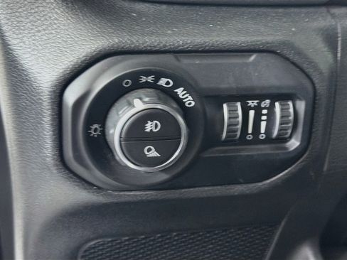 Used 2022 Jeep Gladiator Mojave AWD/4WD image 16
