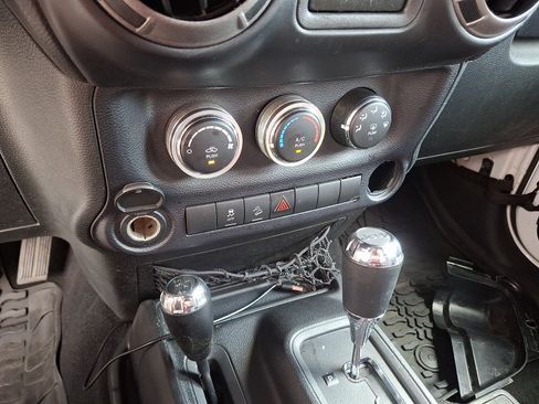 Used 2015 Jeep Wrangler Sport AWD/4WD image 15