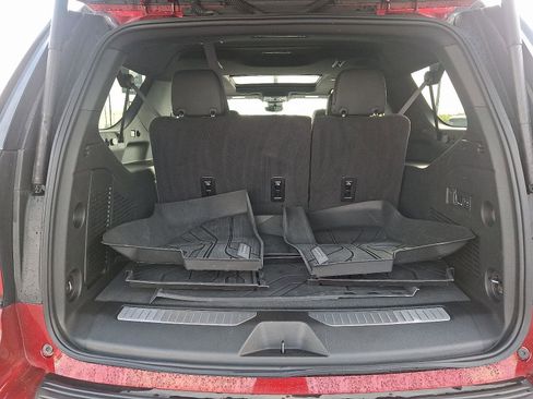 Used 2024 Chevrolet Suburban Premier w/ Premium Package image 31