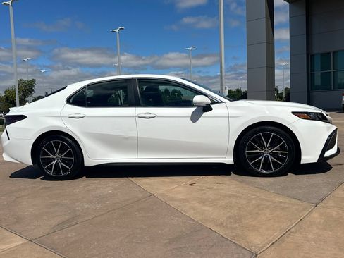 Certified 2023 Toyota Camry SE w/ Convenience Package FWD image 3