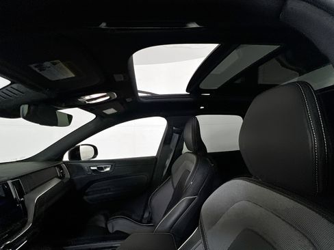 Used 2022 Volvo XC60 B5 R-Design w/ Advanced Package image 21
