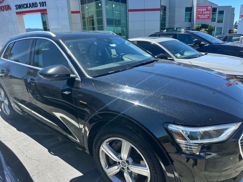 Used 2019 Audi e-tron Premium Plus AWD/4WD image 4