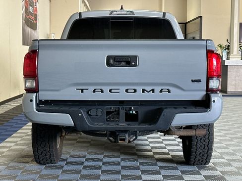 Used 2019 Toyota Tacoma TRD Off-Road w/ Technology Package AWD/4WD image 5