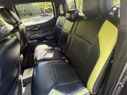 Used 2019 Toyota Tacoma TRD Off-Road w/ Technology Package AWD/4WD image 13