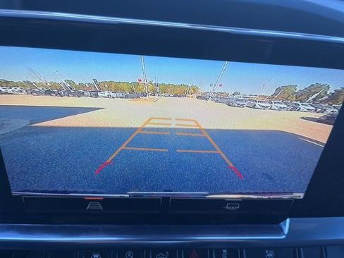 Used 2024 GMC Sierra 1500 SLE image 13