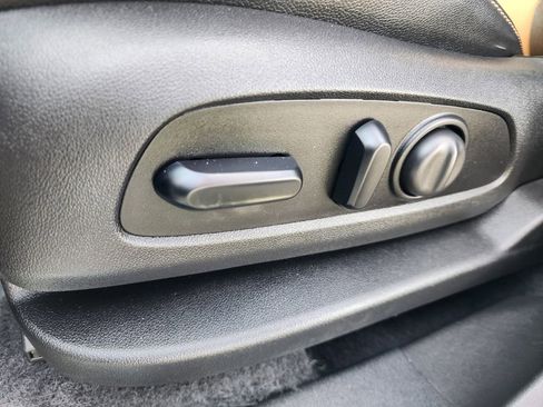 Used 2020 Chevrolet Equinox Premier image 11