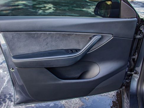 Used 2022 Tesla Model Y Performance image 13