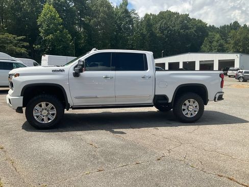 Used 2024 Chevrolet Silverado 3500 High Country w/ High Country Premium Package AWD/4WD image 8