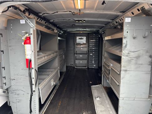 Used 2015 Chevrolet Express 2500 Extended image 17