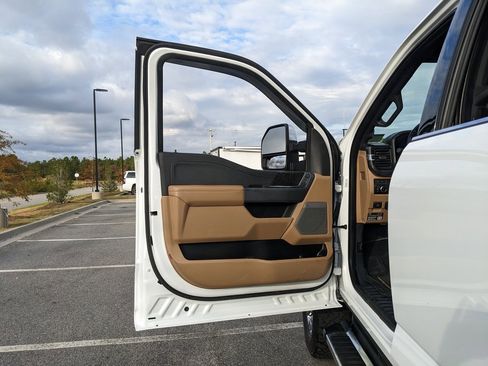 Used 2023 Ford F250 Lariat w/ Chrome Package image 61