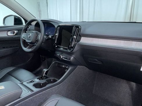 New 2026 Volvo XC40 B5 Core w/ Climate Package image 7