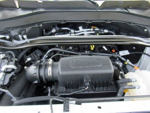 Used 2023 Ford Explorer Limited image 9