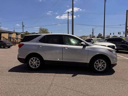 Used 2020 Chevrolet Equinox LT FWD image 3