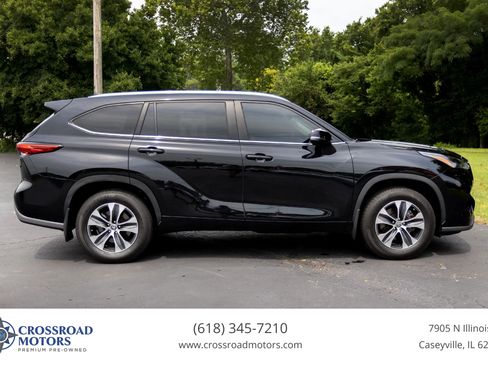 Used 2023 Toyota Highlander XLE AWD/4WD image 9
